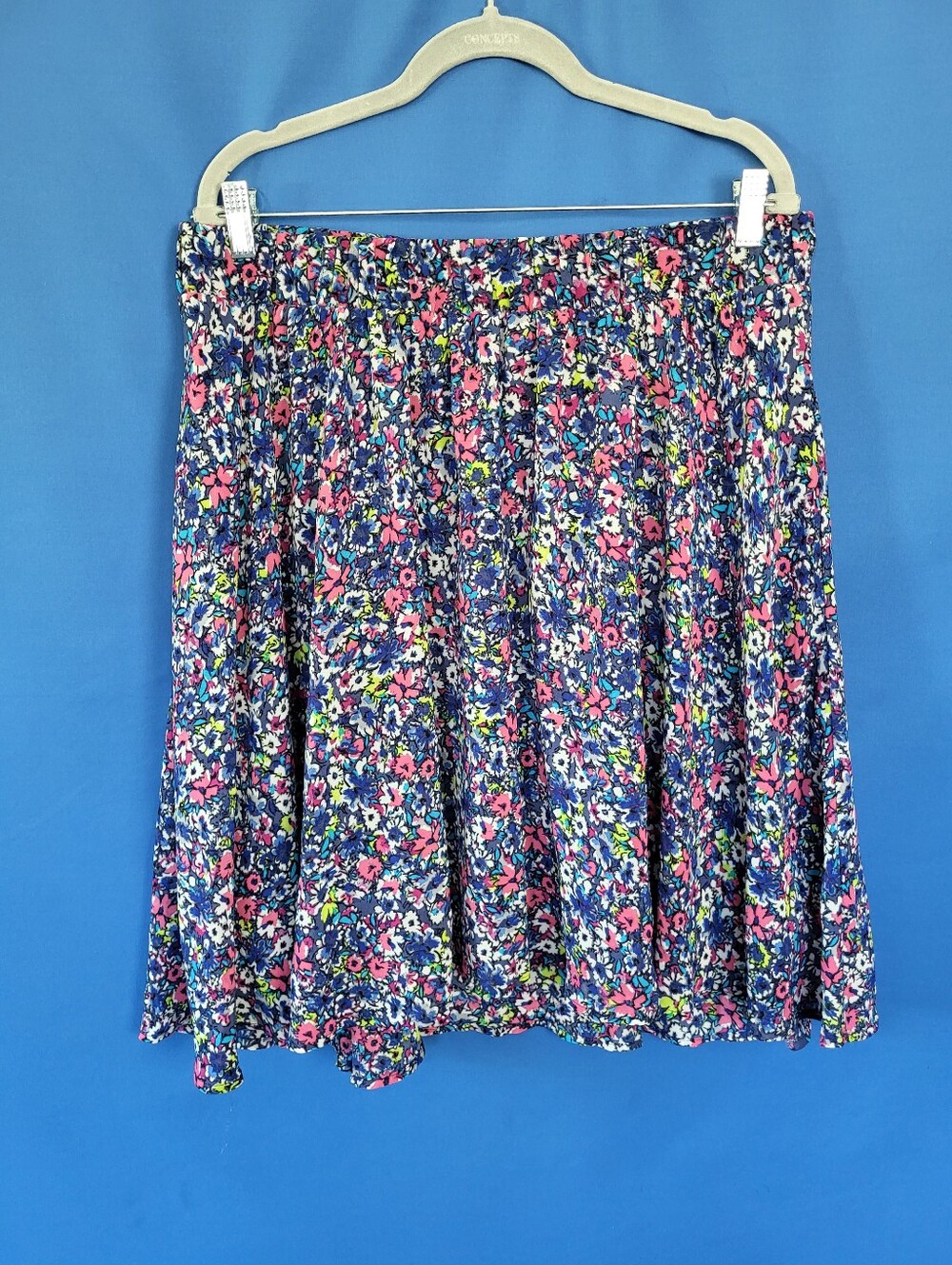 Torrid Size 1 Floral Skirt Prob fits Large to 1X Blues Pink Lined Belt Loops